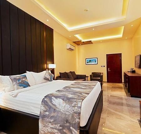 Senators Suites And Towers Hotel Omole 外观 照片