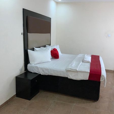 Senators Suites And Towers Hotel Omole 外观 照片