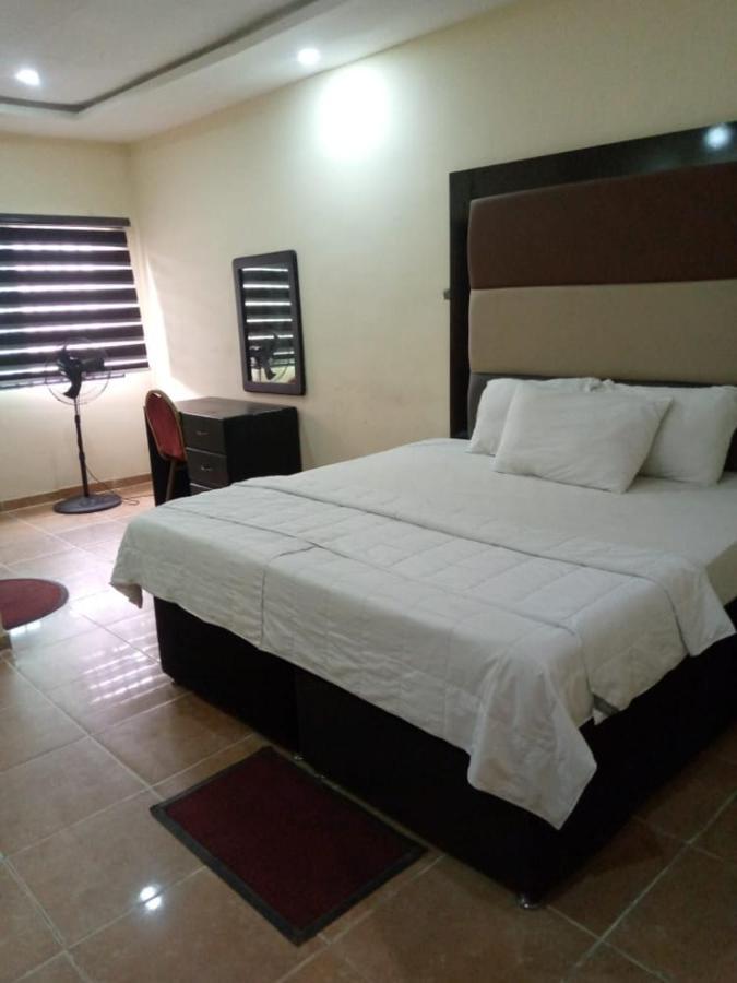 Senators Suites And Towers Hotel Omole 客房 照片