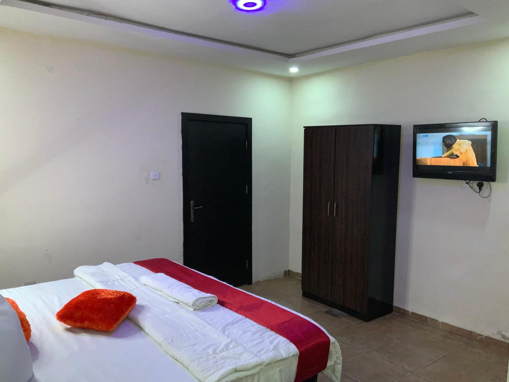 Senators Suites And Towers Hotel Omole 外观 照片
