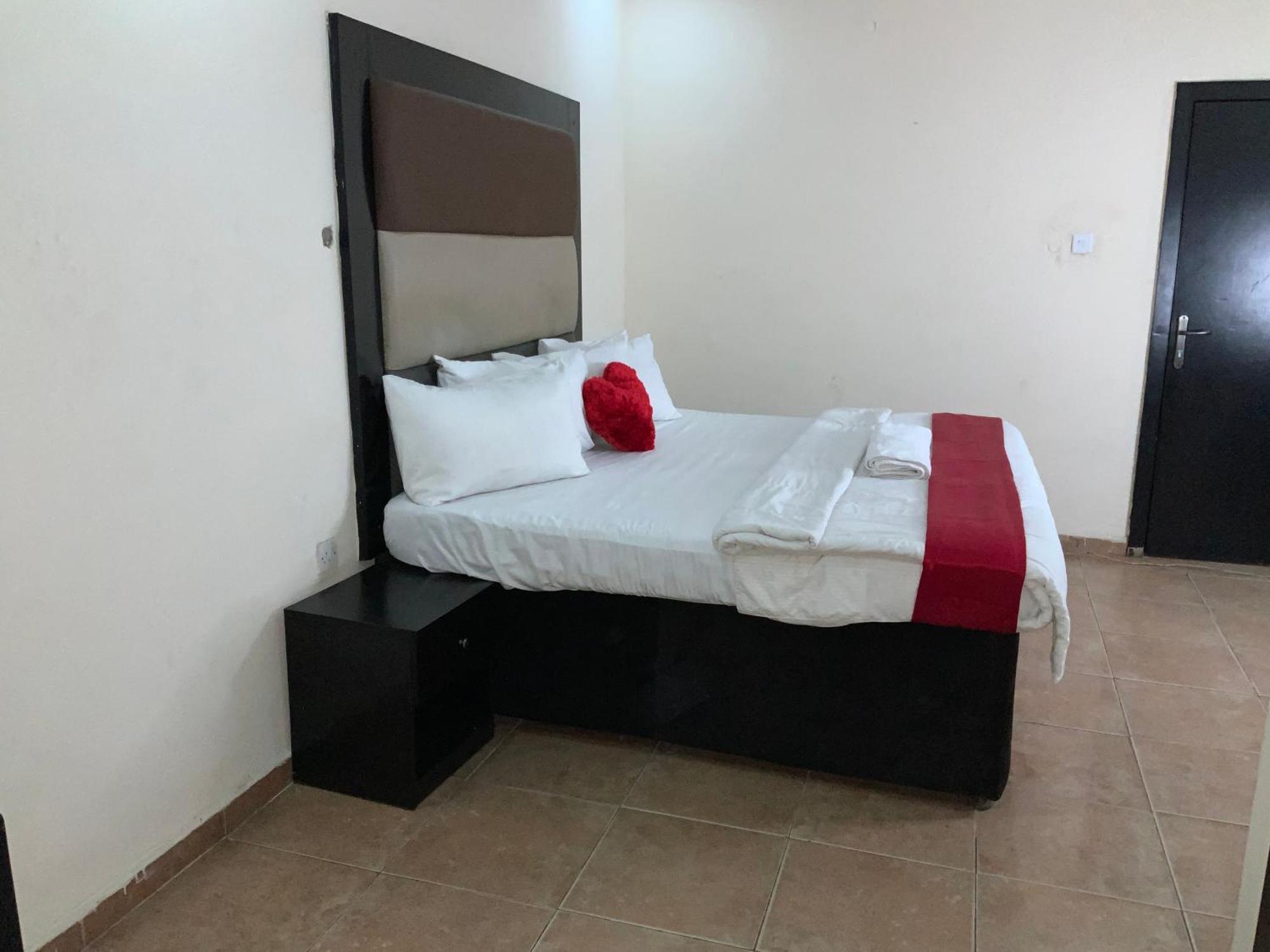 Senators Suites And Towers Hotel Omole 外观 照片