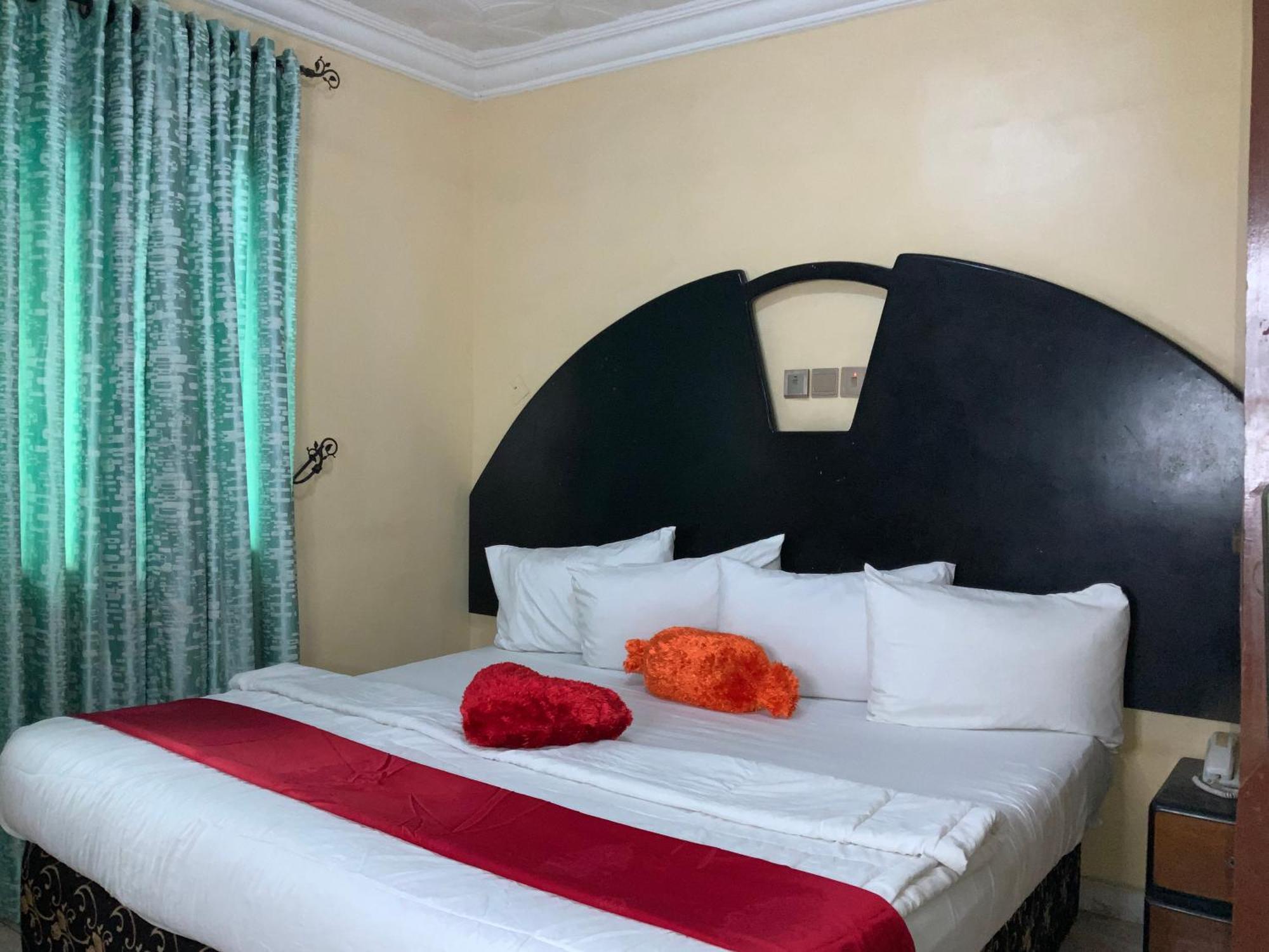 Senators Suites And Towers Hotel Omole 外观 照片